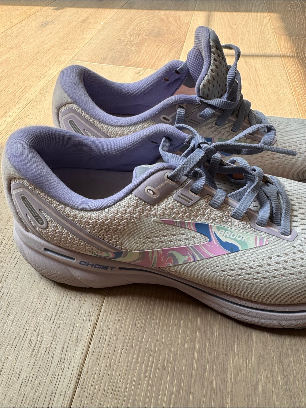 Brooks Women's Running Shoes in Lavender and Light Pink Accents - Picture 2 of 8